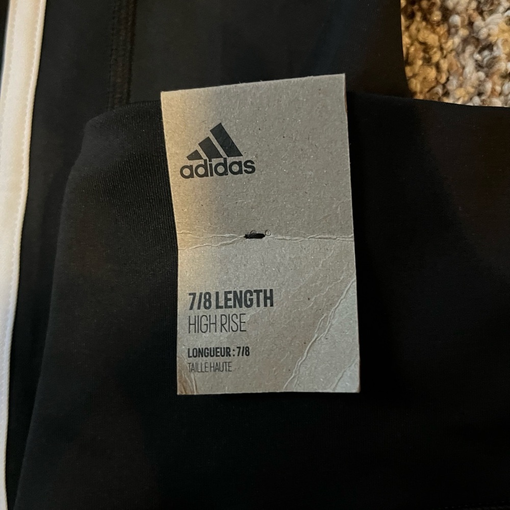 Adidas black and white 3 stripe leggings side pockets size medium. NEW